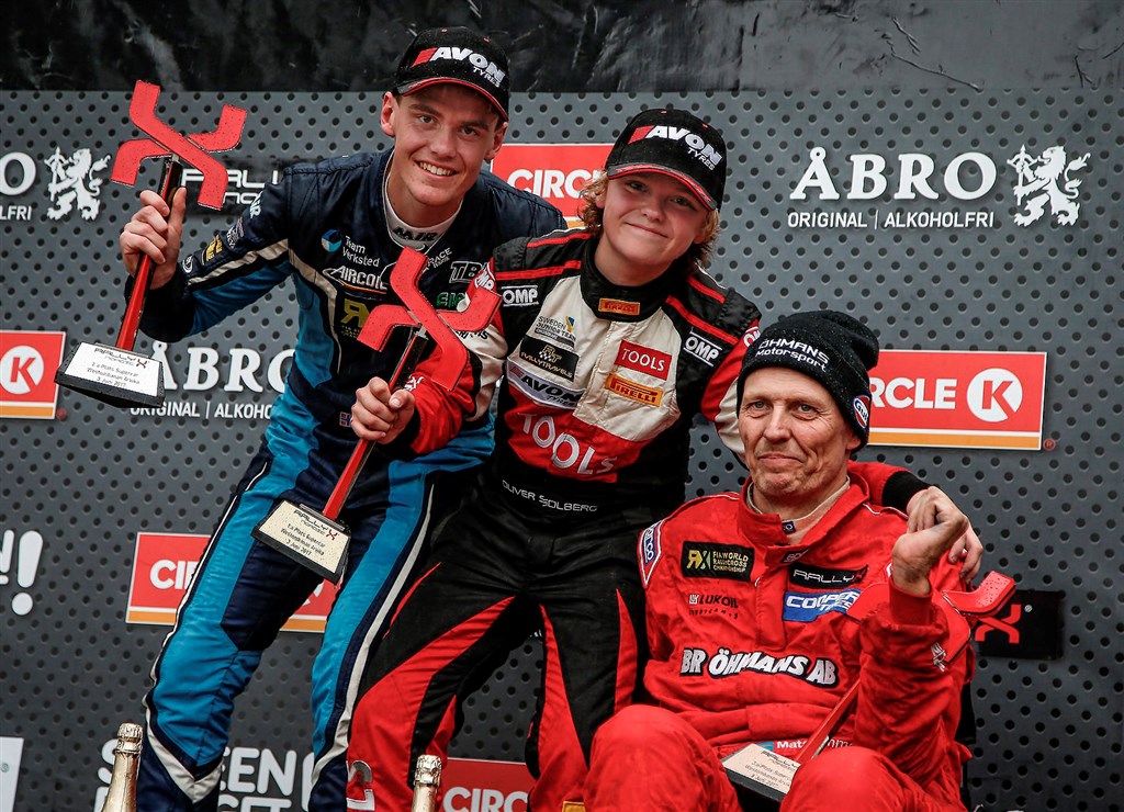 Mats Öhman scorede en flot treer ved RallyX Nordic 2017-afdelingen i Arvika. Thomas Bryntesson (t.v.) blev toer lige efter Oliver Solberg
(Foto: Micke Fransson / STCC)